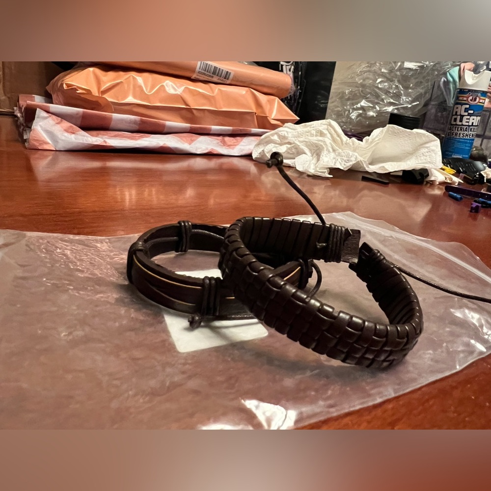 Unisex leather bracelets